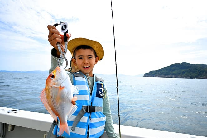 釣り道具無しで気軽に釣りを楽しむ子ども