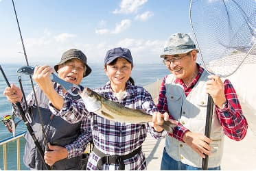 釣りを楽しむ釣り仲間