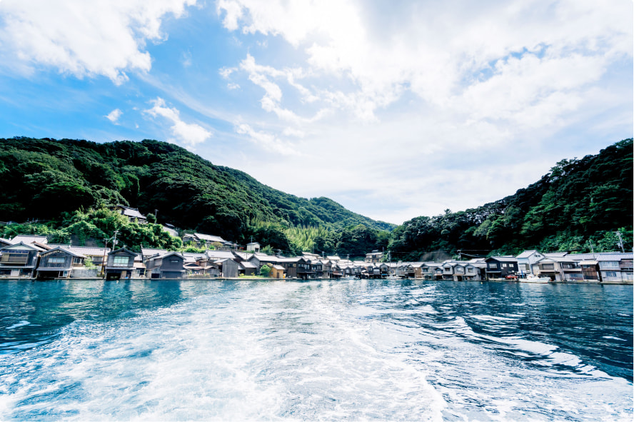 舟屋が並ぶ伊根の風景